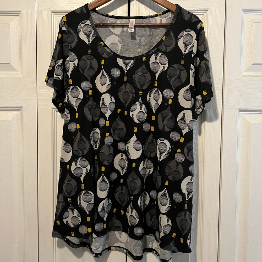 LuLaRoe Classic Tee Size 2XL Hot Air Balloon Pattern